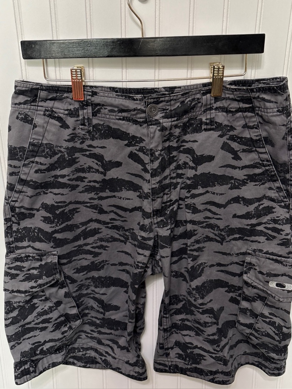 OAKLEY Vintage Tiger Camo Software Tactical Black Cargo Shorts Mens Size 32